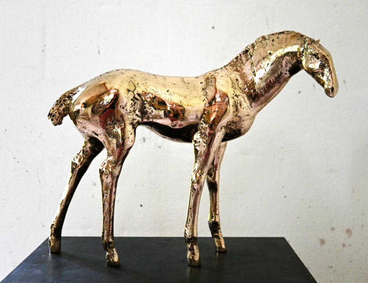 Judith Wagner, golden horse, 2016, bronze, 49 x 26 x 60 cm