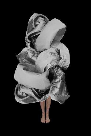 Sissa Micheli, The Pleats of Matter IV (Homage to Formalism), 2020/2022, Archivfester Pigmentdruck auf Fine Art Baryta, 75 x 50 cm © Sissa Micheli Sissa Micheli, The Pleats of Matter IV (Homage to Formalism), 2020/2022, Archivfester Pigmentdruck auf Fine Art Baryta, 75 x 50 cm © Sissa Micheli