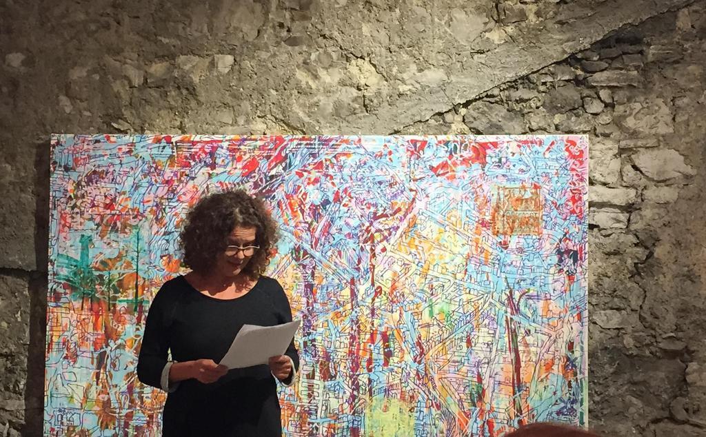 Angelika Kirchschlager eröffnet die Ausstellung von Loretta Stats